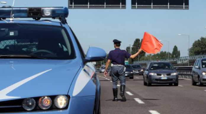 Ore 16.15 – Auto ribaltata dopo un incidente a Garbagnate Monastero Polstrada