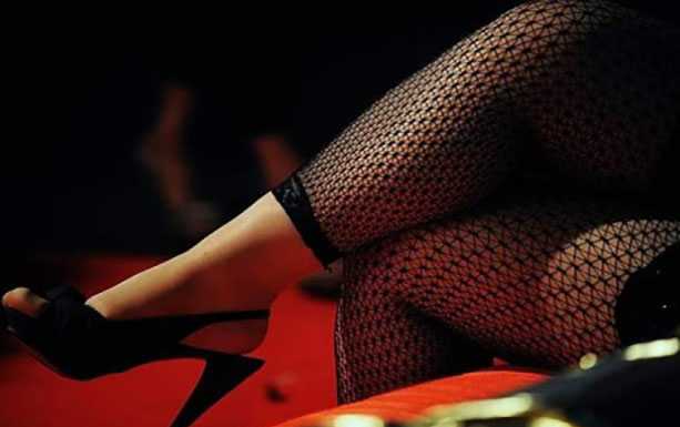 Casa ‘a luci rosse’ a Calco, clandestina una delle donne fermate