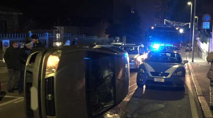 Incidente in via Capodistria a Lecco. 37enne si ribalta con l’auto: illeso