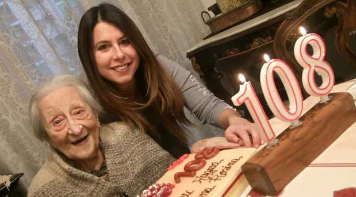 Lecco. Nonna Rosina festeggia 108 anni, festa con nipoti e pronipoti