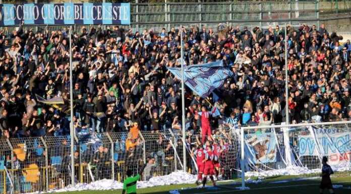 Calcio. Lecco-Casale è il big match di giornata. La tifoseria è pronta a dar spettacolo I tifosi blucelesti in occasione della partita Lecco - Sanremese (credit foto Calcio Lecco 1912)