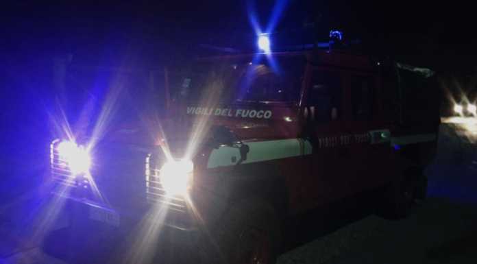 Fiamme nei boschi sopra Nesso, nottata di lavoro per i soccorsi