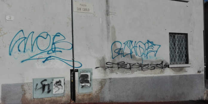 vandali rancio scritte sui muri