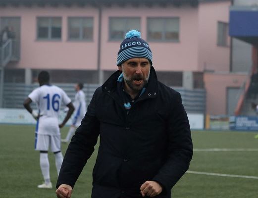 L'allenatore bluceleste Marco Gaburro (credit foto Calcio Lecco 1912)