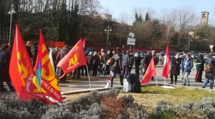 Presidio al Mandic: “Giù le mani dal nostro ospedale”