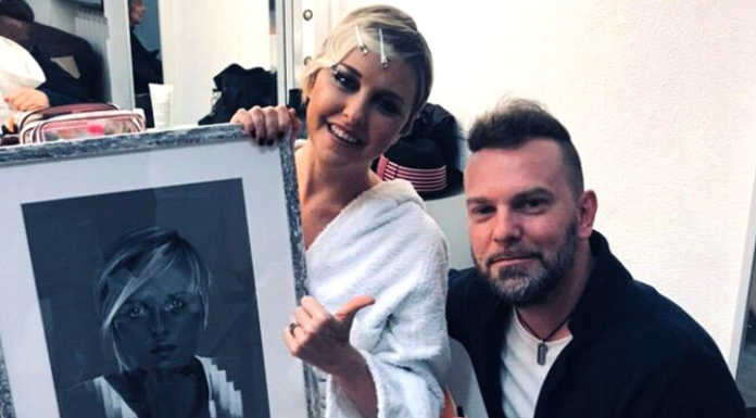 Consegna avvenuta. L’artista lecchese Giò ART ha incontrato Nadia Toffa