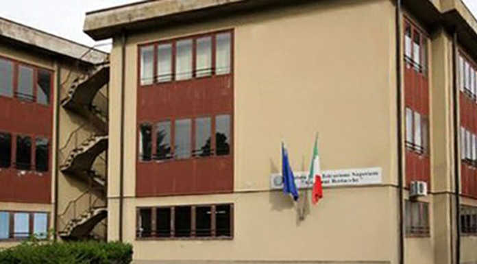 Manzoni-Bertacchi. “Non decide la scuola ma Comune e Provincia”