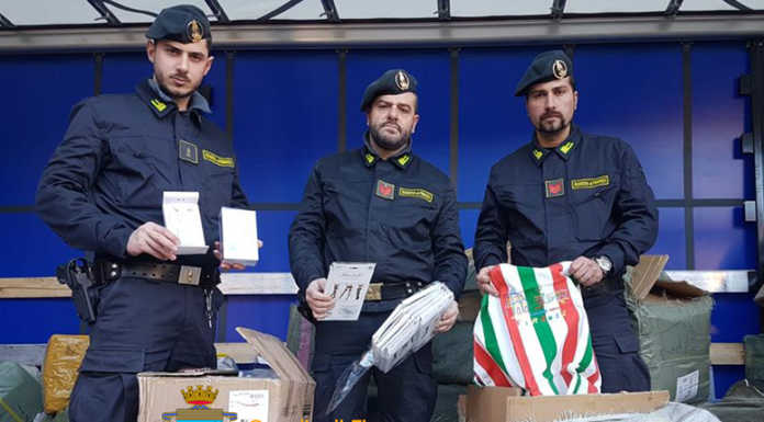 Como. Tir fermato in dogana con oltre 9 mila prodotti contraffatti