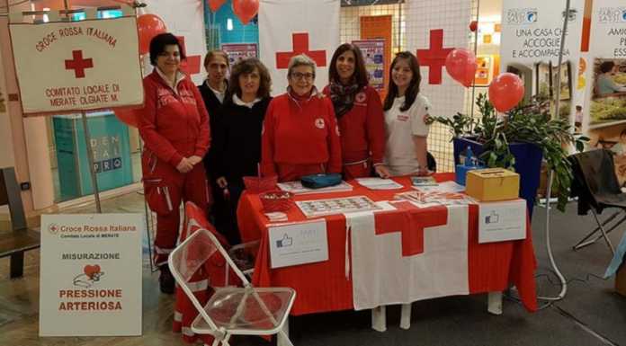 Merate, raccolta fondi per la Cri all’Auchan
