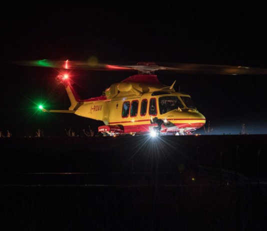 Vuole passare la nottata in cima alla Grignetta, ma rischia l’assideramento: 20enne elisoccorso elisoccorso in volo notturno