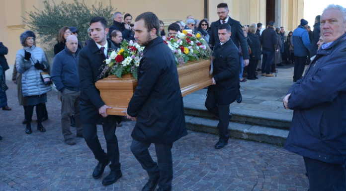 L’addio a Giusi: “Se pensiamo a lei, non possiamo essere tristi” funerale_giusi_spezzaferri