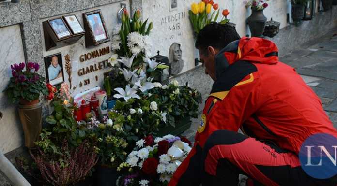 Lecco. Fiori e preghiere per ‘Charlie’, ad un anno dalla morte