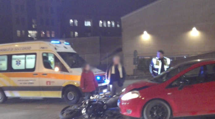 Incidente a Lecco, scontro tra un’auto e una moto incidente a Lecco