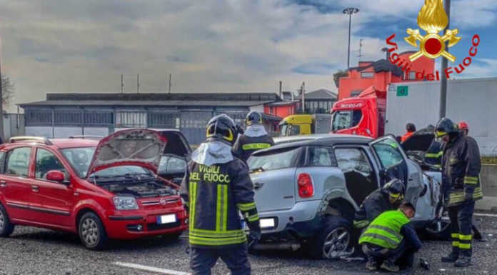 Maxi incidente questa mattina in super a Carate: feriti e code