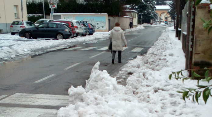 Mandello. Neve e strade sporche: attivisti 5 Stelle critici verso l’Amministrazione