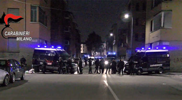 Milano. Irruzione dei carabinieri al centro sociale di via Manzano