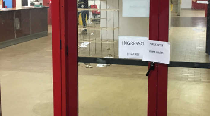 Ladri al liceo artistico, scassinato un distributore di caffè ladri al liceo artistico