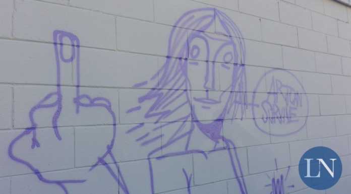 Lecco. Via Ferriera appena riaperta e c’è già il primo graffito