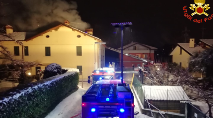 Neve, tanti interventi dei VVF in Provincia, incendio in casa a Casatenovo