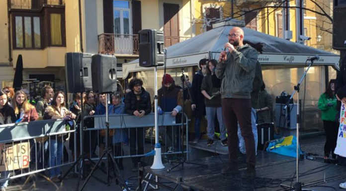 Clima. L’assessore Dossi in piazza con gli studenti: “Ora spetta alla politica”