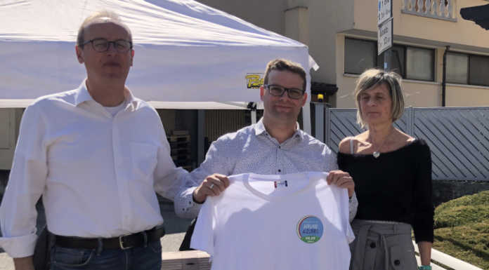 Gazebo tra la gente per CambiAmo Airuno Aizurro