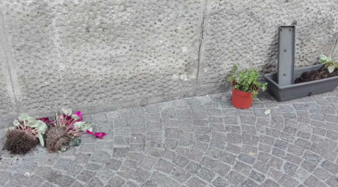 Brivio, vandali in azione in centro paese