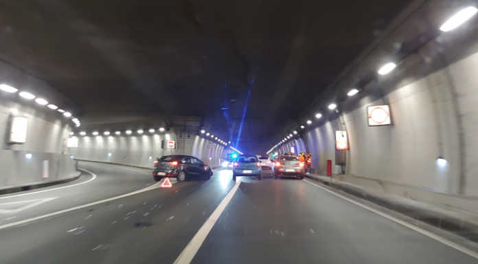 Incidente nel tunnel della Lecco – Ballabio: tre auto coinvolte