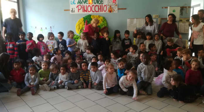 Merate, il Comitato di viale Verdi regala l’angolo biblioteca alla materna