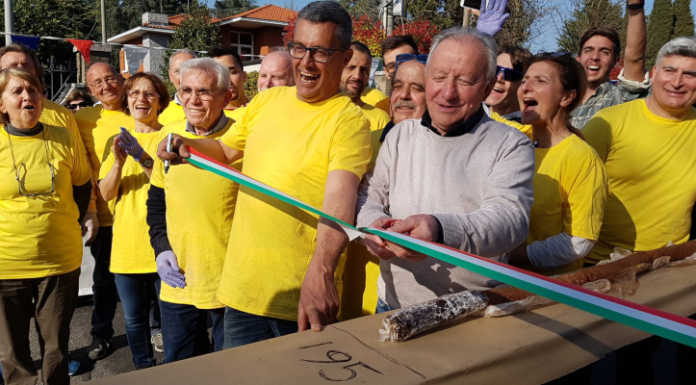 Paderno, il salame di cioccolato dei record per la riapertura ciclopedonale del ponte
