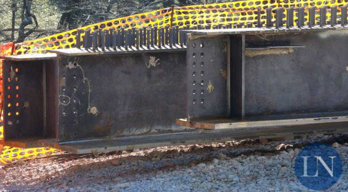 Annone. Arrivate le travi del nuovo ponte, ora l’assemblaggio