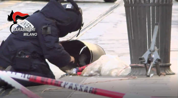 Allarme bomba a Milano, intervengono gli artificieri (video)