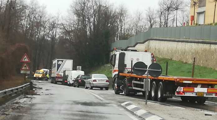 Mattinata di code sulla Briantea per un incidente a Barzago