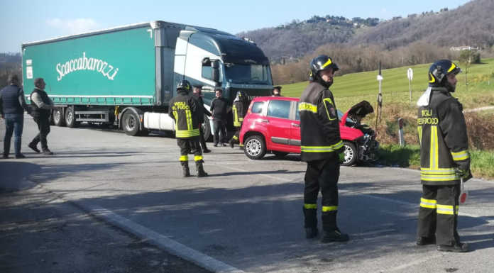 Incidente a Missaglia, violento scontro tra un camion e un’auto