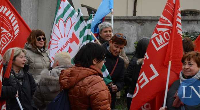 Maggi catene: presidio dei lavoratori davanti a Confindustria