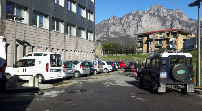 Parcheggio selvaggio al PS, l’Ospedale: “Multeremo i maleducati”