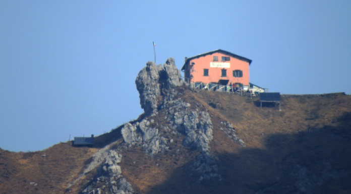 Cade nei pressi del rifugio Rosalba, elisoccorso escursionista