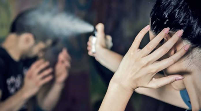 Milano, spray al peperoncino nei bagni, 35 ragazzini intossicati