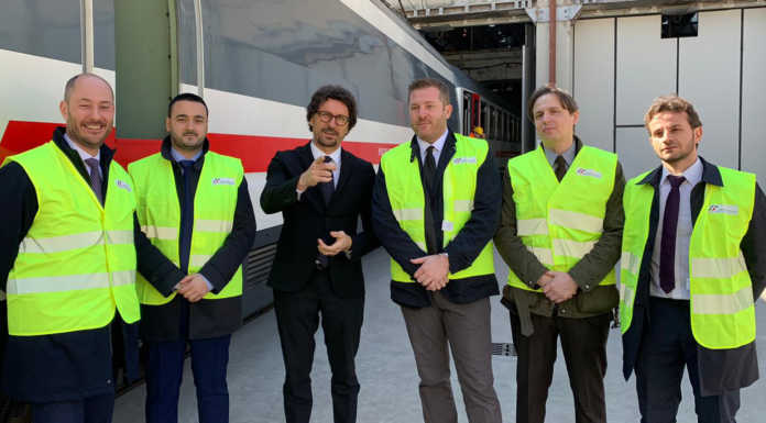 Visita di Toninelli da Trenord. M5S: “Trentacinque nuovi treni in arrivo”