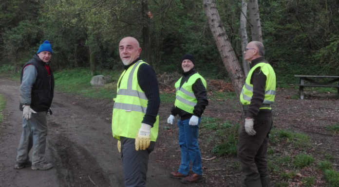Imbersago, volontari del verde ripuliscono il laghetto della Praela