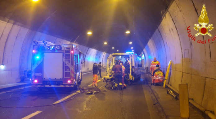 Morto l’anziano trasportato sull’ambulanza coinvolta nell’incidente in galleria