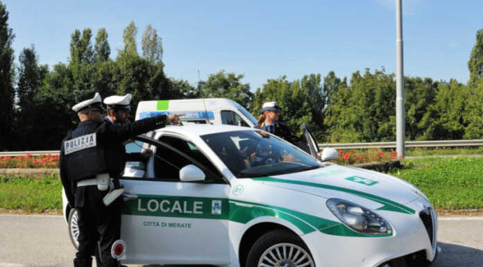 Merate, alla guida con assicurazione scaduta tenta la fuga, ma viene “acciuffato” dalla Polizia locale