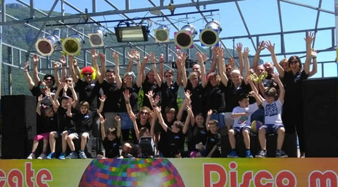 A Pescate una serata da favola tra i personaggi delle fiabe e fontane danzanti