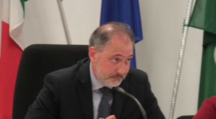 Calco. Aumentano i contagi, il sindaco vuole riattivare numeri e servizi di emergenza