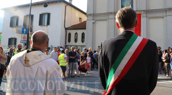 Calolzio e migranti. I parroci al Comune: “Ritirate quel documento”.