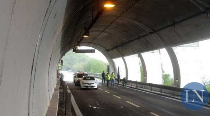 SS36 chiusa per frana. Verifiche in corso con i rocciatori e un drone