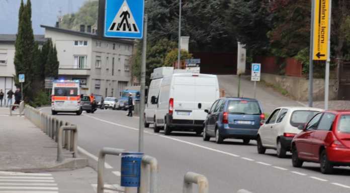 Schianto tra auto e moto a Vercurago, un ferito e traffico paralizzato