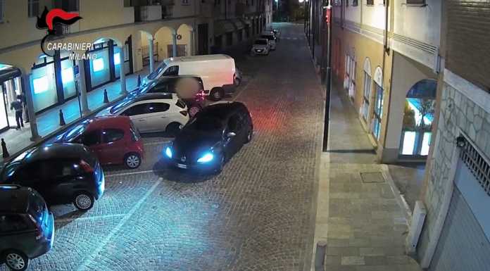 Fanno saltare due bancomat in meno di un’ora a Milano e Como: arrestati