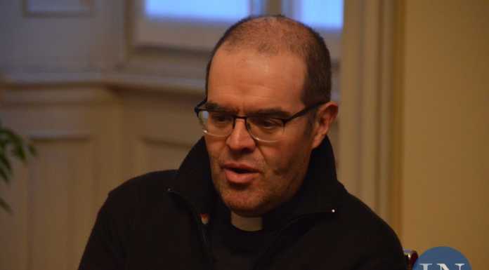 Mille lumini, campane all’unisono e salmi in Basilica “per pregare insieme”