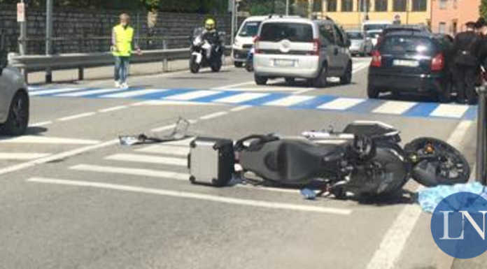 Pescate. Incidente tra auto e scooter in via Roma