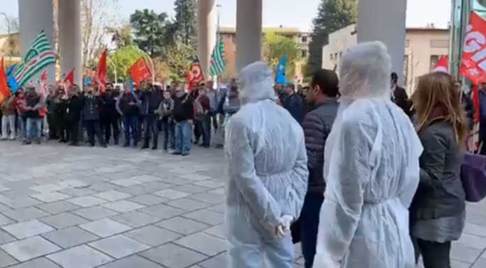 “Basta morti sul lavoro” il presidio dei sindacati al Pirellone